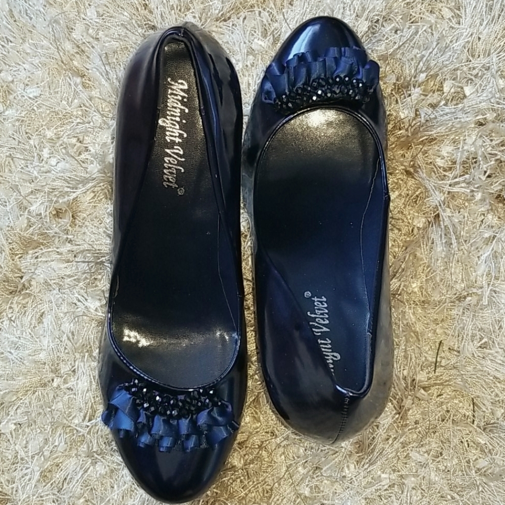 Cobalt Blue Pump with a Black Heel